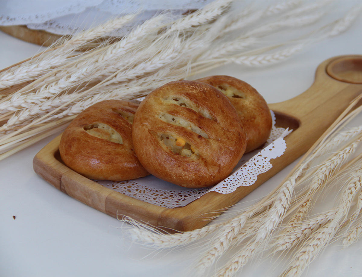 Пирожок с рисом и яйцом